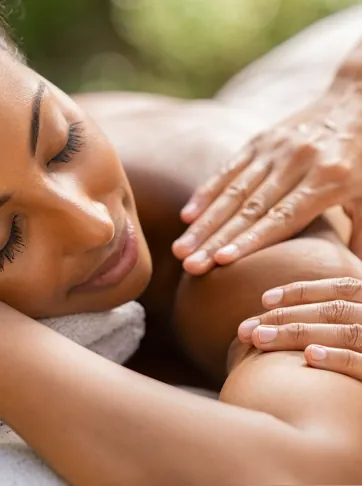 Massage at MOOD Wellness Lounge